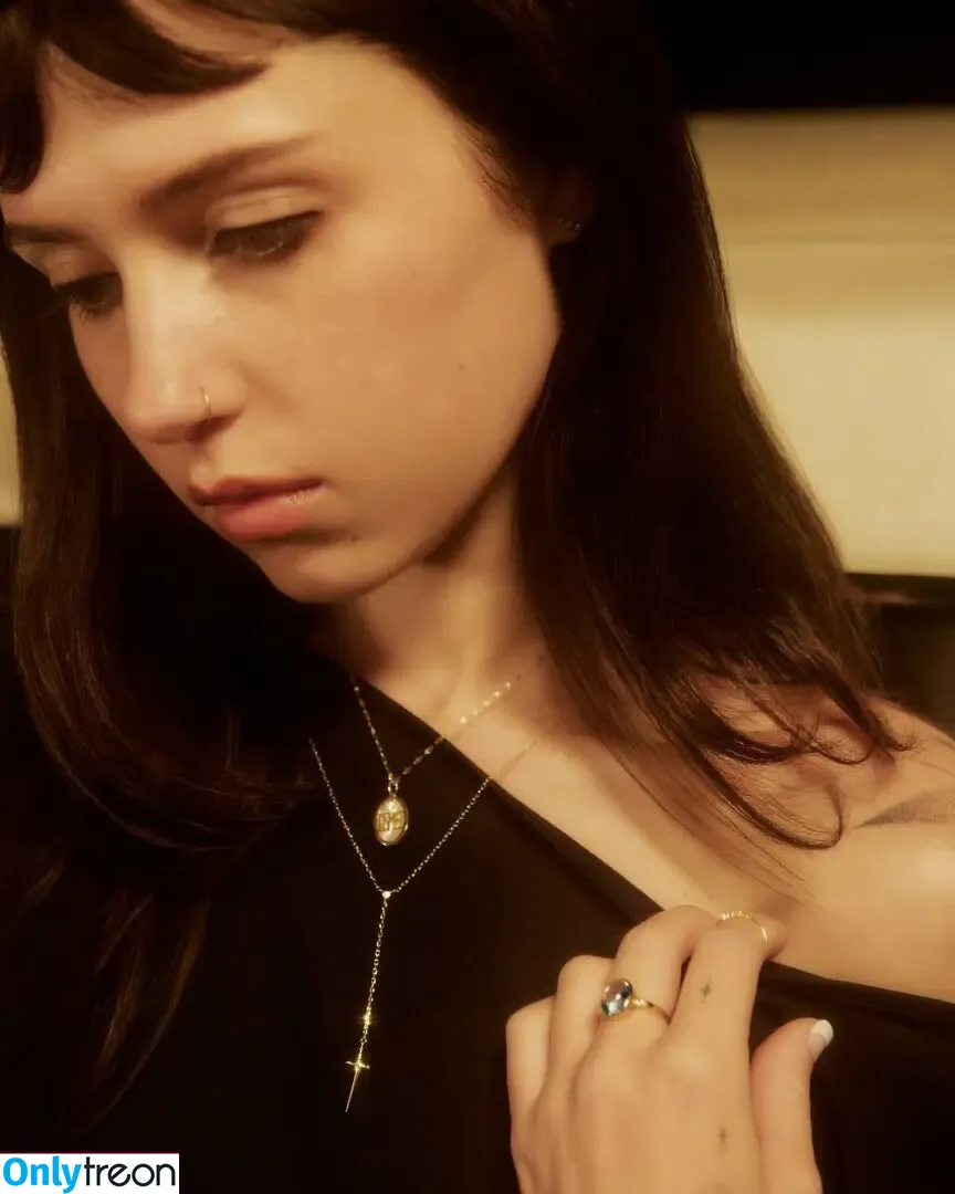 Clairo nude photo #0285 (Claire Cottrill)