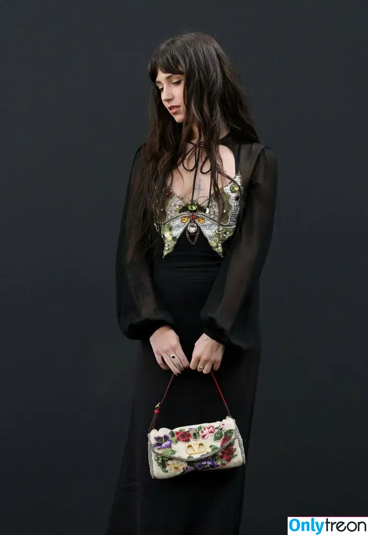 Clairo nude photo #0308 (Claire Cottrill)