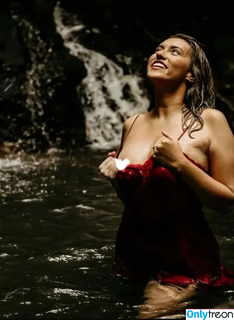 Clara Gomez nude photo #0096 (Claraatwork / claragomezz)