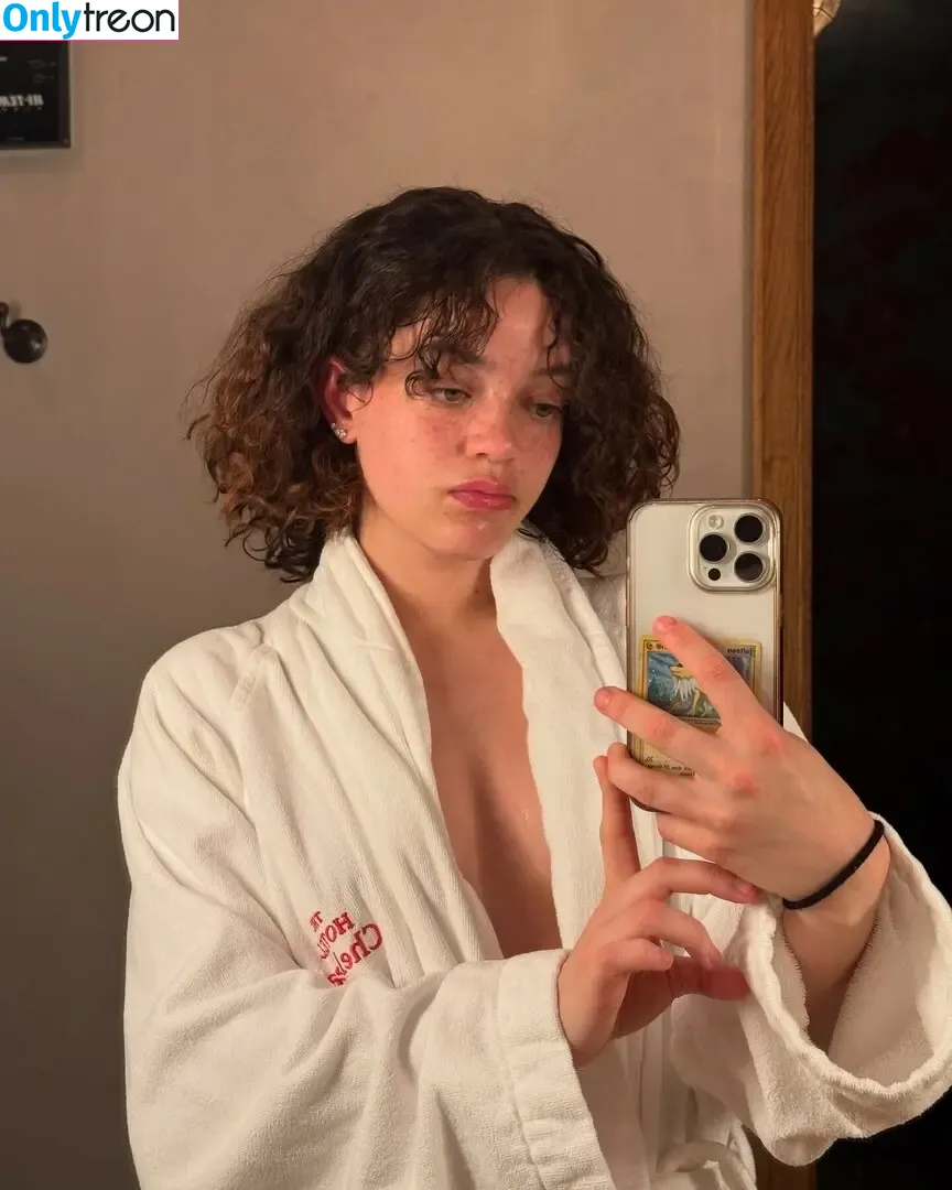 clara.west nude photo #0095 (clara_west)