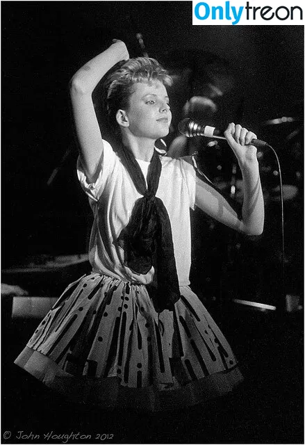 Clare Grogan голая photo #0040 (therealclaregrogan)