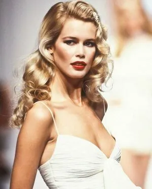 Claudia Schiffer / claudiaschiffer nude photo #0068