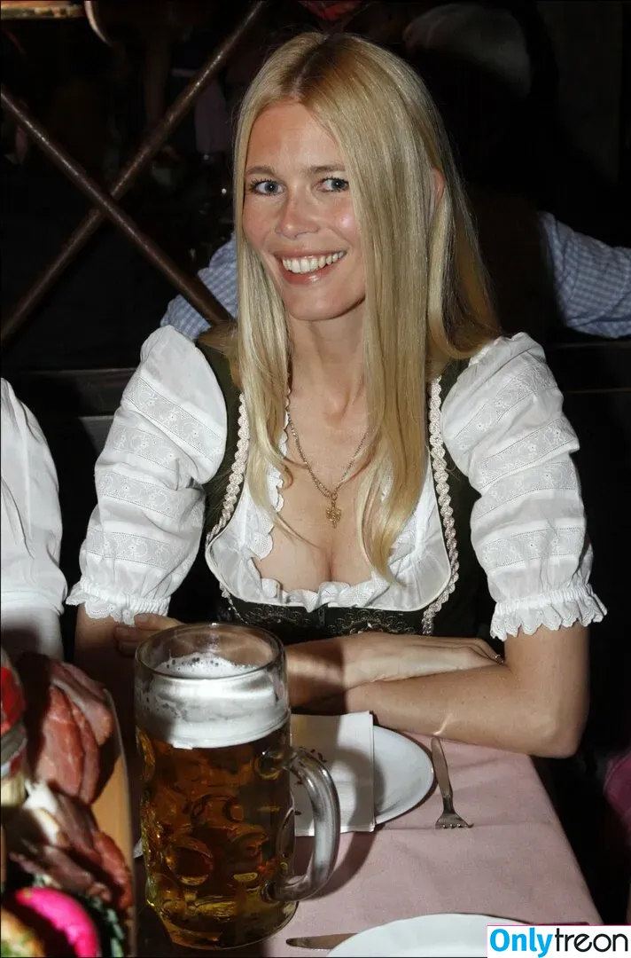 Claudia Schiffer голая photo #0056 (claudiaschiffer)