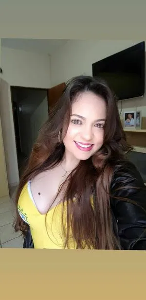 Claudia Trindade / claudiatrindadeoficial фото голая #0001