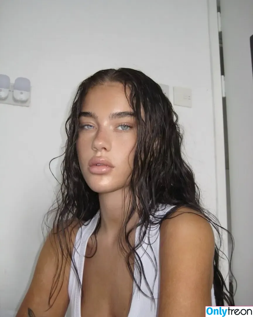 Claudia Valentina nude photo #0017 (claudia_valentina__ / summerandthelovinseasy)