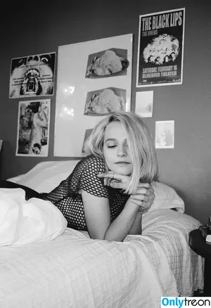 Clementine Creevy / cherryglazerr nude photo #0009