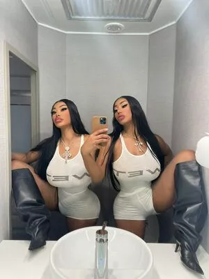 Clermont Twins / Theclermonttwins / clermonttwins фото голая #0084