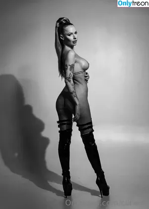 Clitwell nude photo #0003