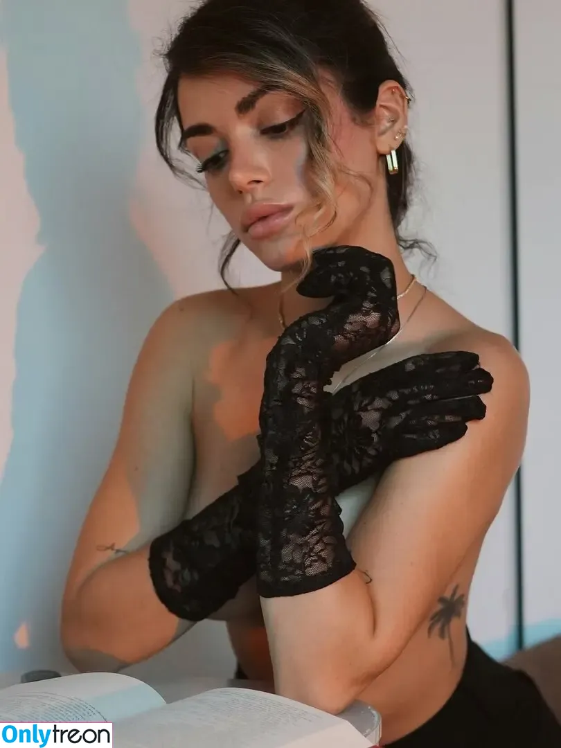 Cloe Greco nude photo #0175 (cloegreco / clowi)