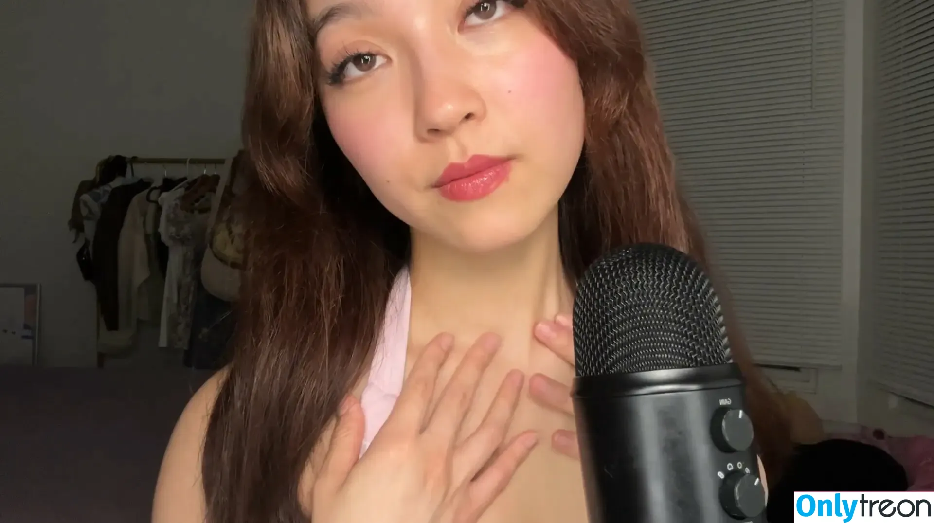 Cloud Crystal ASMR nude photo #0082 (CloudCrystal / crystaldiahmond / crystalllmethhh)