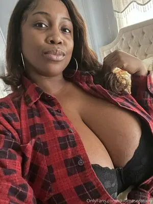 clubmaseratixxx / officialclubmasi_ nude photo #0227