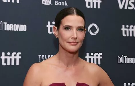 Cobie Smulders / CobieSmulders фото голая #0223