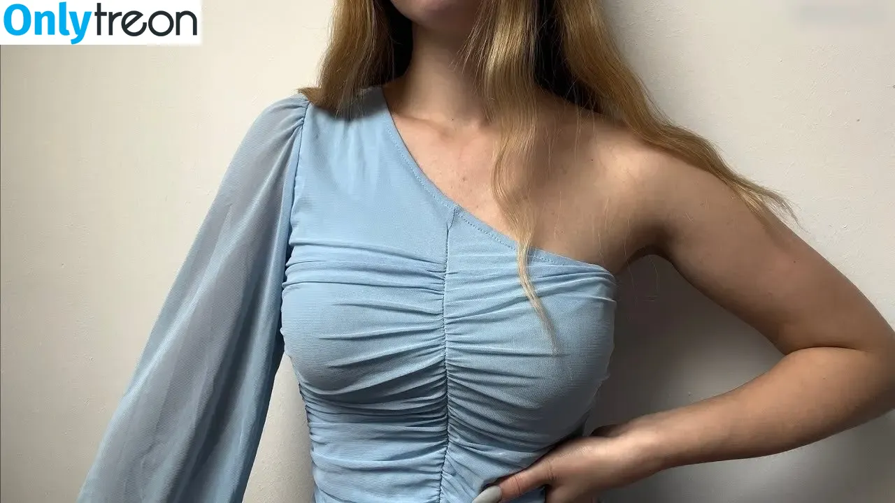 Coco's ASMR nude photo #0003 (cocosasmr / le.ticia_s / secret.coco)