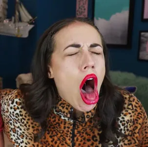 Colleen Ballinger / Miranda Sings / colleen nude photo #0017