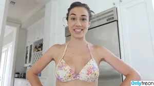 Colleen Ballinger / Miranda Sings / colleen nude photo #0079