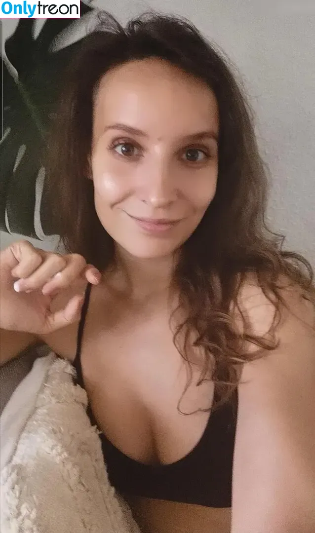 Confu nude photo #0007 (confunextdoor)
