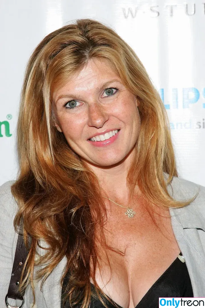 Connie Britton голая photo #0004 (conniebritton / simonbritton)