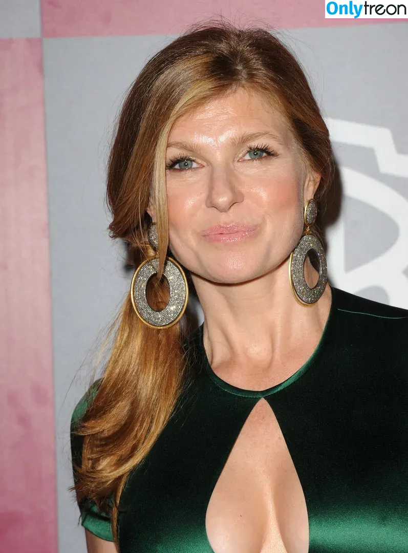 Connie Britton голая photo #0005 (conniebritton / simonbritton)