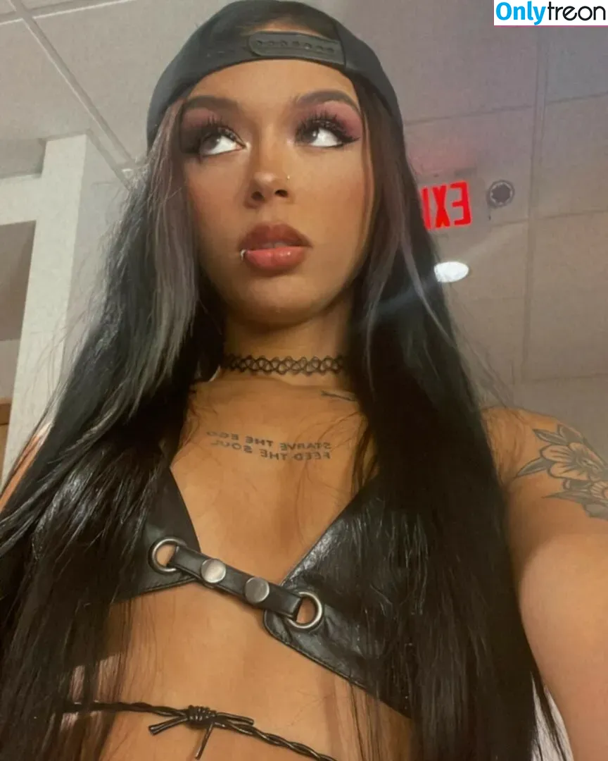 Cora Jade голая photo #0001 (CORALEAJADE / CoraJadeWWE)