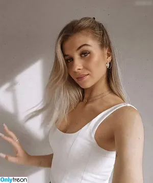 CorinaBRX nude photo #0002