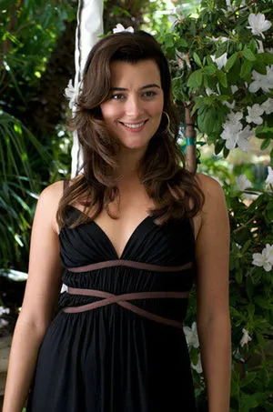 Cote De Pablo / cote.de.pablo nude photo #0002