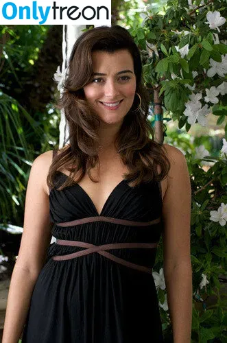 Cote De Pablo голая photo #0002 (cote.de.pablo)