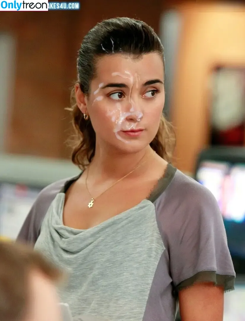 Cote De Pablo nude photo #0032 (cote.de.pablo)