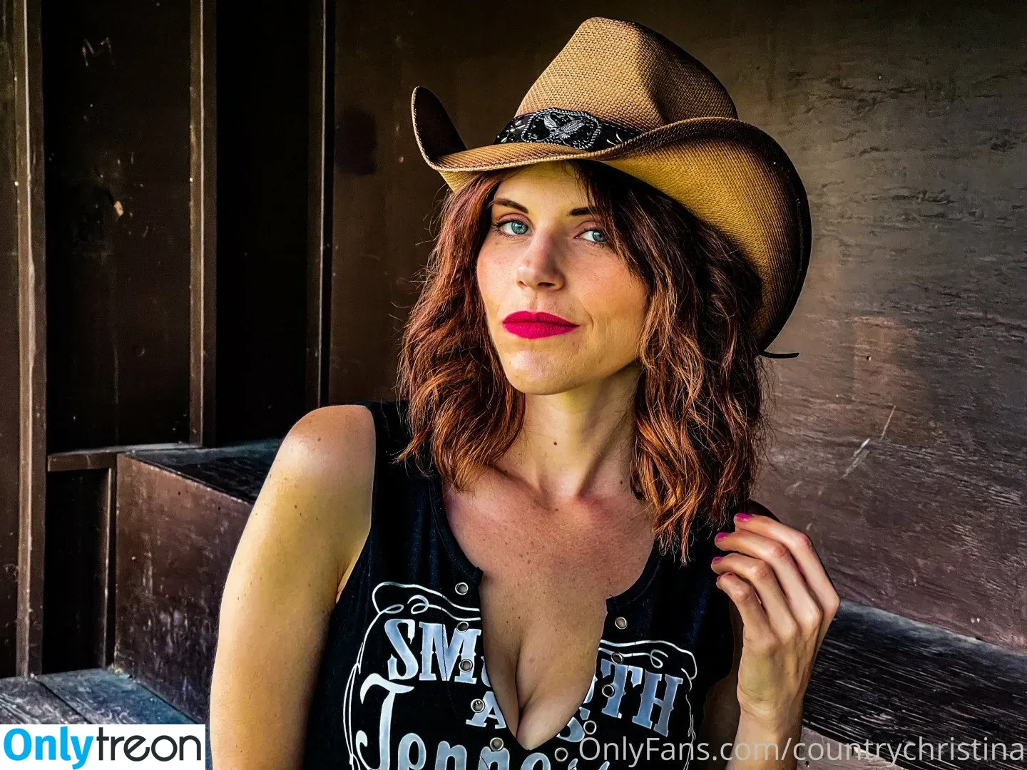 Country Christina голая photo #0140 (DoesCountry / countrychristina / countrychristinaofficial)