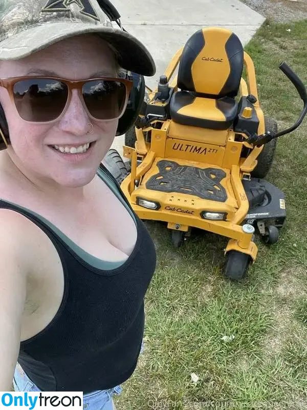 Country Cock Queen голая photo #0014 (bridget_bozeman69 / countrycockqueen)