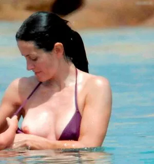 Courteney Cox / courteneycoxofficial / courtne81211028 nude photo #0086