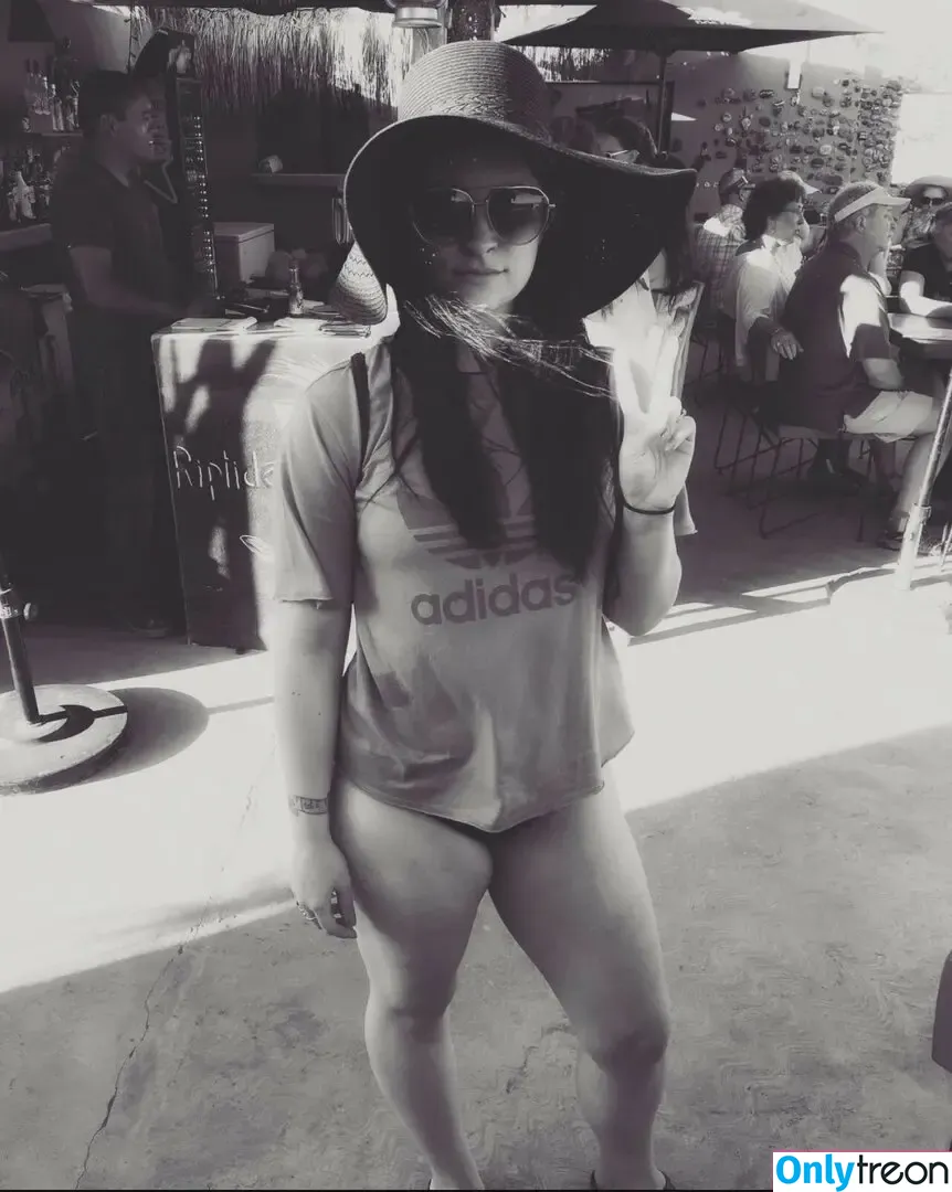 Courtney LaPlante nude photo #0366 (Spiritbox Singer / courtneylaplante)