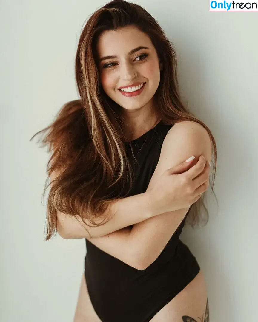 Courtney Miller голая photo #0586 (co_mill / typicalvlogs)