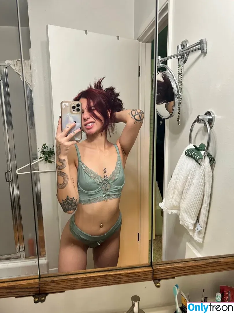 Coziebae nude photo #0105 (ccoziesugar_ / teeenybop)