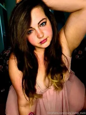 crazy_curvy_melii / curvy_capricorn nude photo #0025