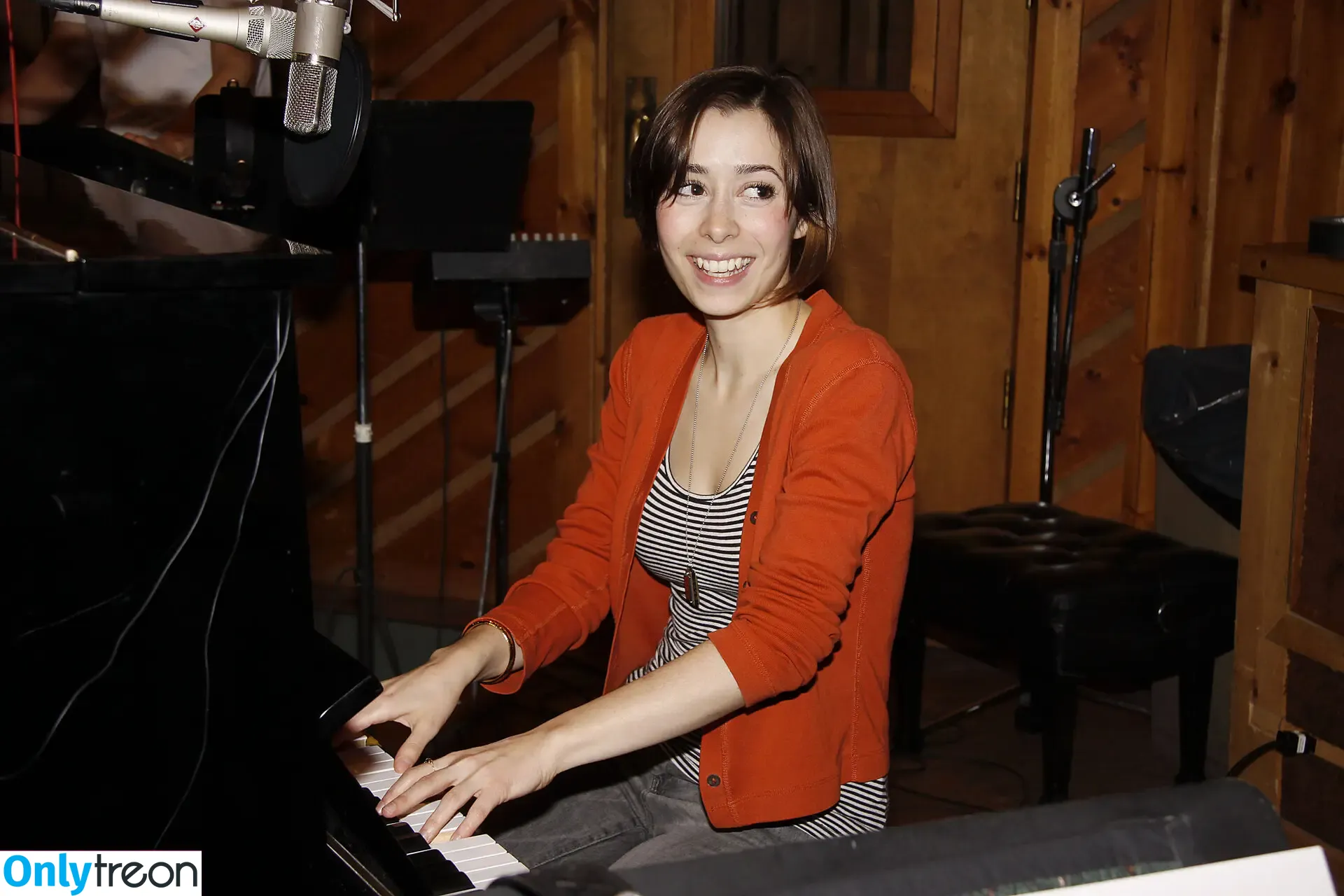 Cristin Milioti голая photo #0093 (cristinmilioti)