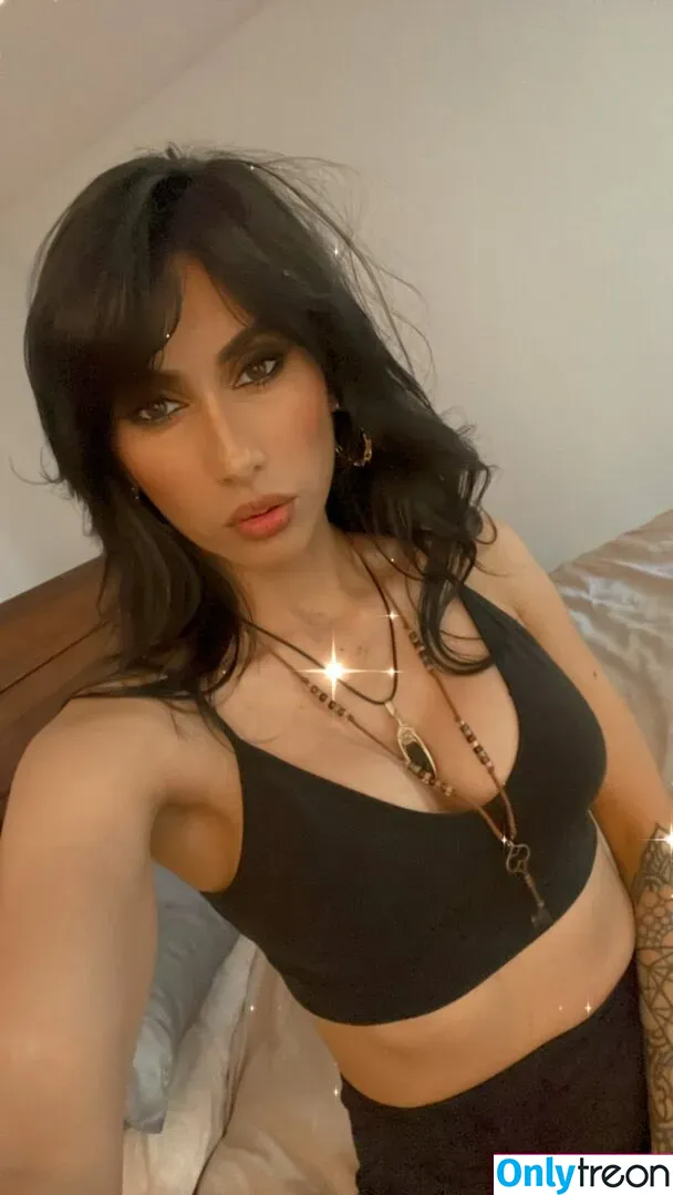 Cristina Valenzuela nude photo #0027 (Vee / cristinavox)