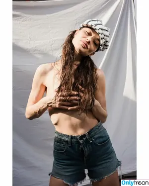 Crystal Reed / crystalmreed / crystalreed2 nude photo #0157