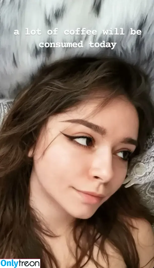 Csillabu nude photo #0011 (Csillabu)