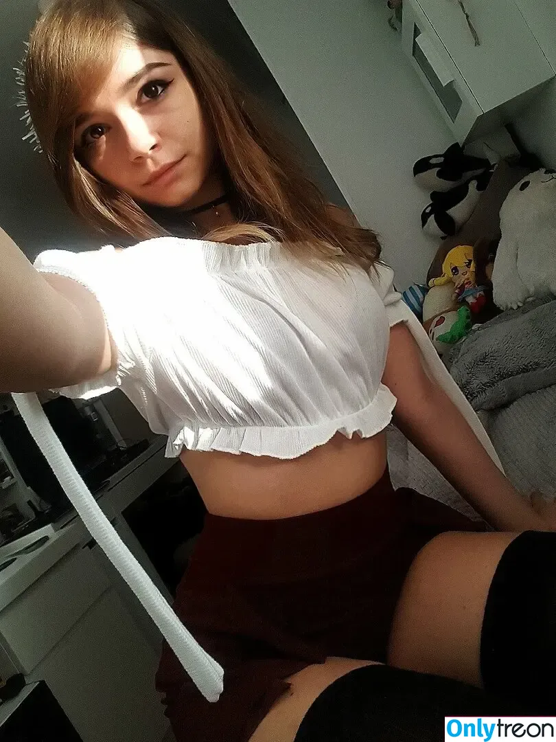 Csillabu nude photo #0036 (Csillabu)