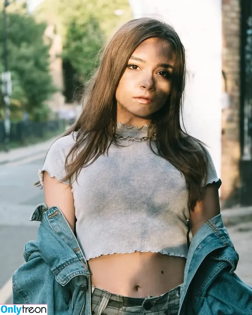 Csillabu nude photo #0047 (Csillabu)