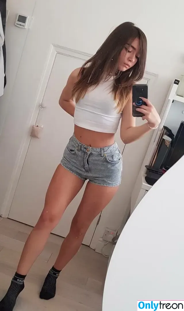 Csillabu nude photo #0056 (Csillabu)