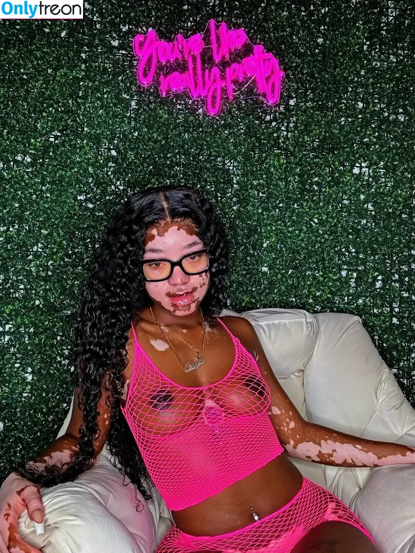 Curiousiteaaa голая photo #0053 (Traycee Teaa)