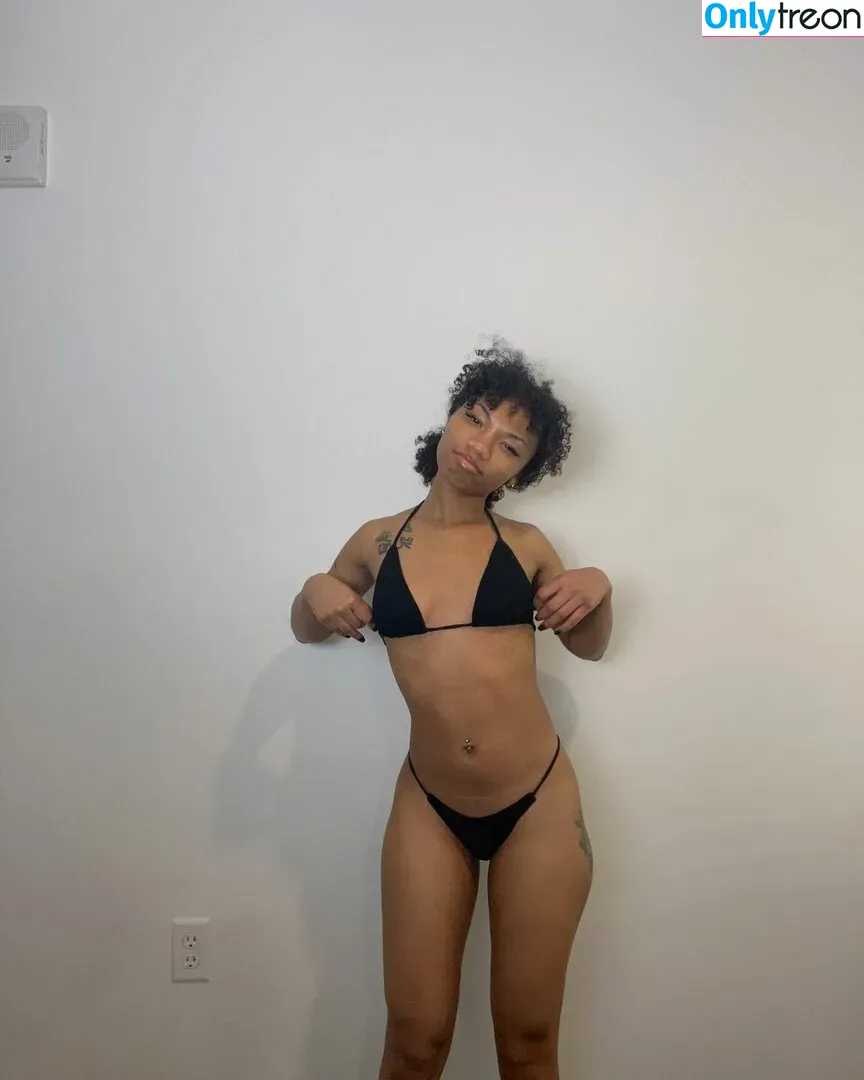 CurlyFryK nude photo #0003 (onlykiraaa / u20019355)