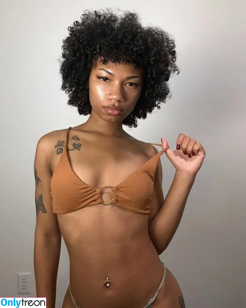 CurlyFryK nude photo #0004 (onlykiraaa / u20019355)