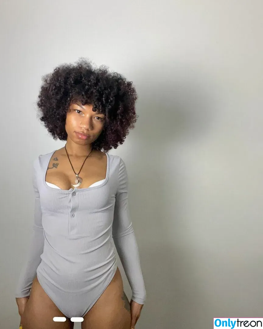 CurlyFryK nude photo #0006 (onlykiraaa / u20019355)