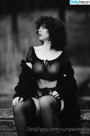 curlywiktoria / curlyvictoria / curlyyycue / wiktoria moldawiak nude photo #0528