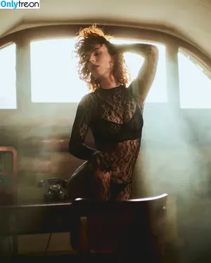 curlywiktoria / curlyvictoria / curlyyycue / wiktoria moldawiak nude photo #0591