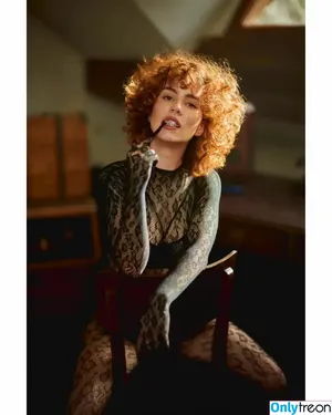 curlywiktoria / curlyvictoria / curlyyycue / wiktoria moldawiak nude photo #0593