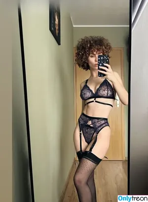 curlywiktoria / curlyvictoria / curlyyycue / wiktoria moldawiak nude photo #0619