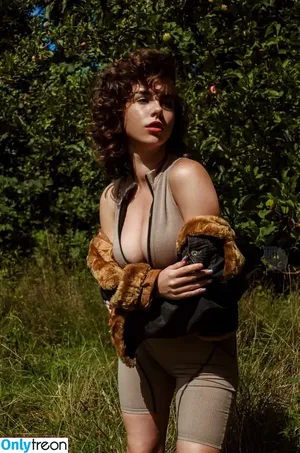 curlywiktoria / curlyvictoria / curlyyycue / wiktoria moldawiak nude photo #0665